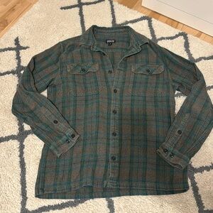 Men’s Patagonia flannel.   Size medium